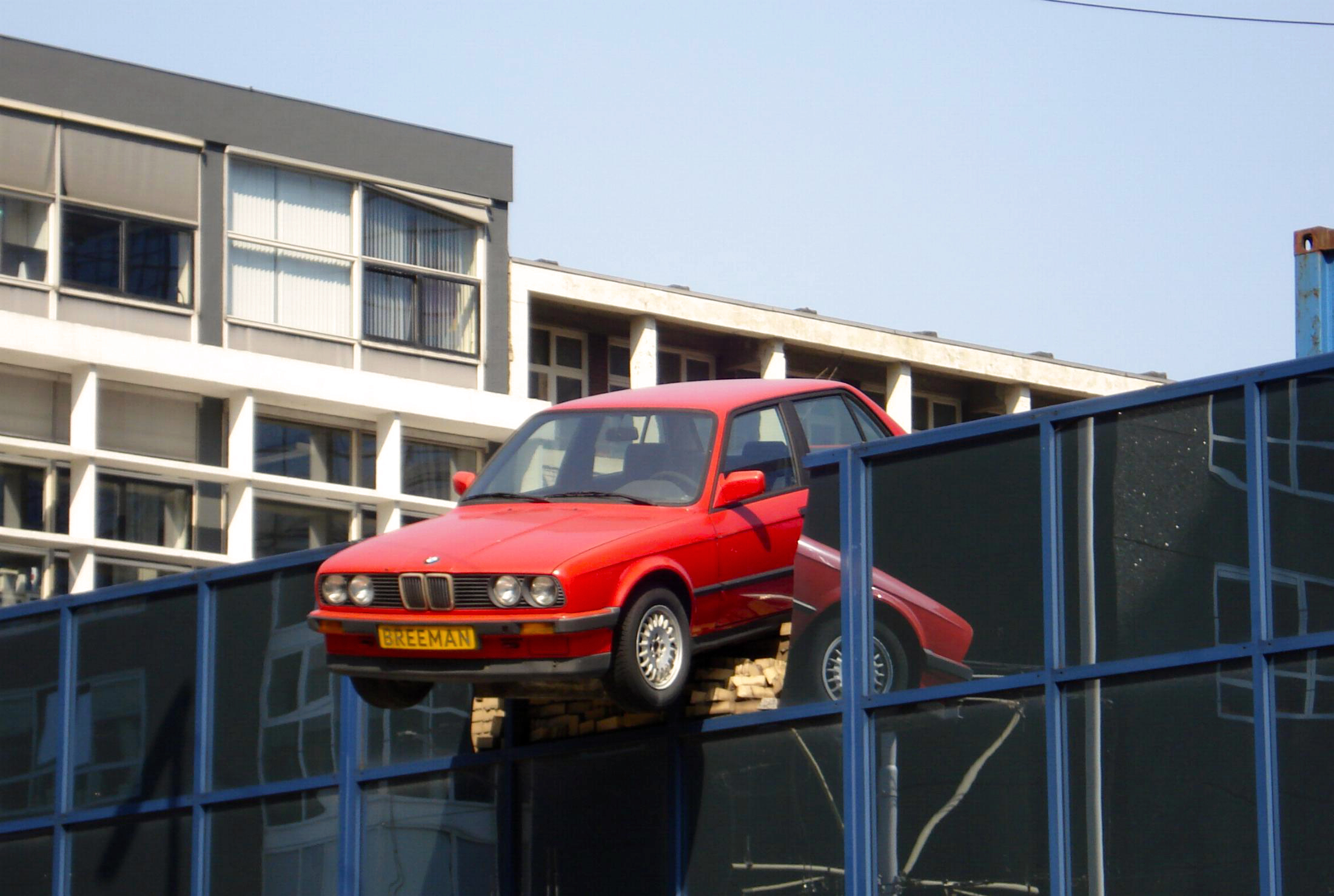 Rotterdam-kunstwerk-auto